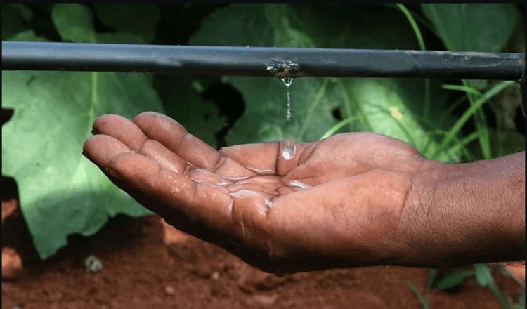 Hand with dripping - Drop by drop